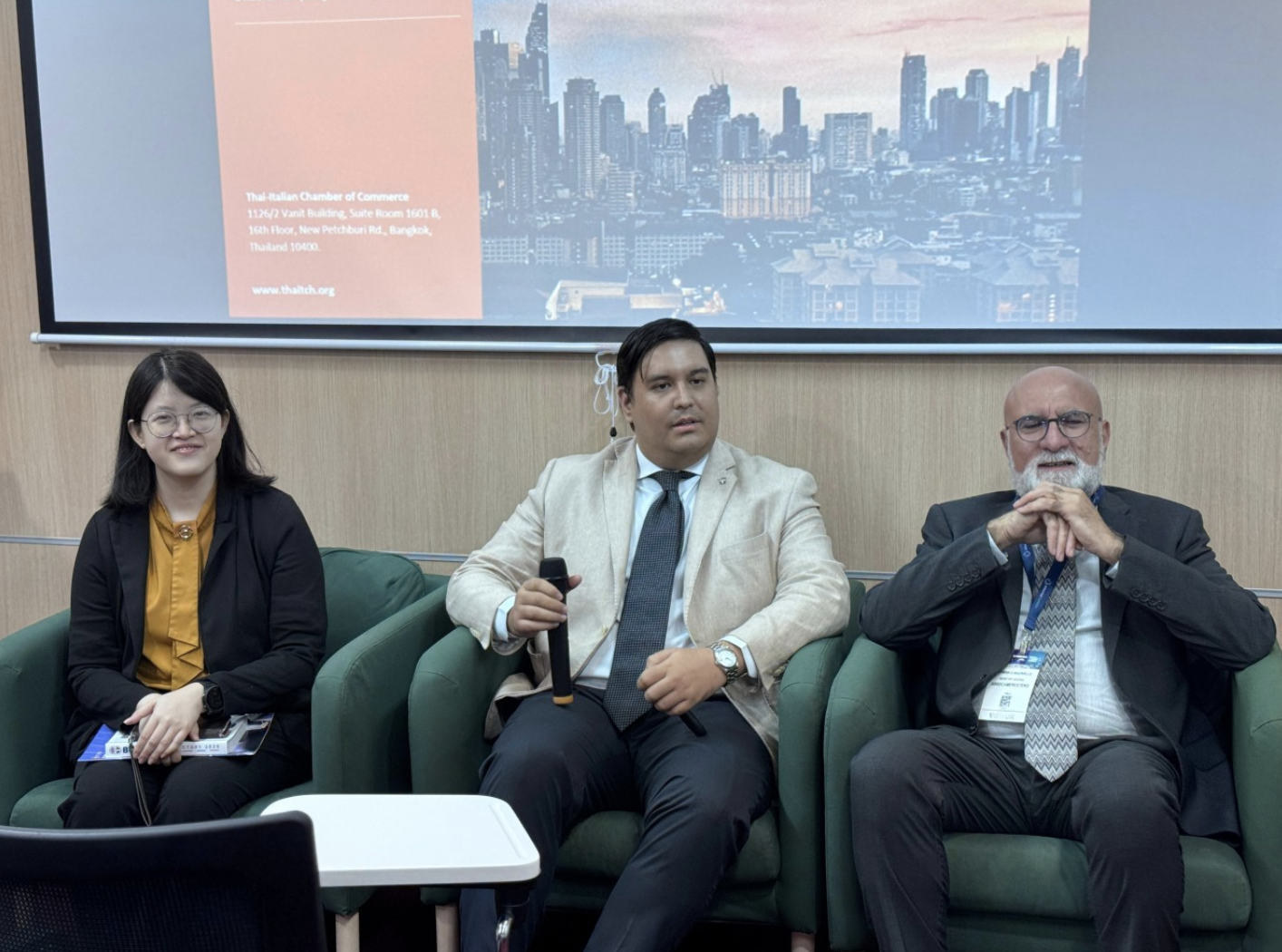 Mrs. Pitchaporn Liwjaroen from the Royal Thai Embassy in Rome, Mr. Giacomo Iobizzi, Secretary General of TICC, Mr. Domenico Mauriello, Secretary General of Assocamerestero. (left to right)
